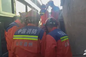 德州：老人家中意外摔伤 消防员“爱心接力”救助图片