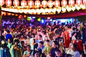 “中式夜游”火 以旧换新“热” 中秋假期消费市场持续释放活力图片