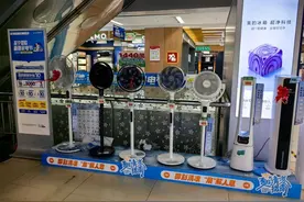 高温带热“夏日经济”，这些避暑“神器”受青睐图片