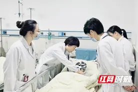 不爱说话 走路不稳……又到中风高发期！这类人尤其要注意图片