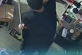山东大哥下水救人，回家紧紧抱住妻子视频走红图片