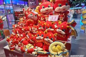 新春走基层丨大年初一探市场图片