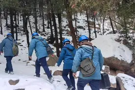 新春走基层丨探访登泰山的“第五条路”——跟随电力工人去巡线图片