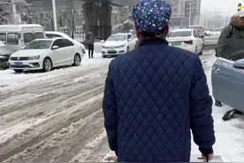 68岁卧床婆婆急需更换胃管，暖心护士风雪无阻上门解决难题图片