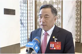 创新、绿色低碳、数字智慧、共享融合！全国政协委员宋海良：新质生产力体现在这四方面！｜一财探两会视频封面