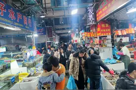 螺蛳每天热销上万斤，小龙虾还是“尝鲜时刻”，午夜杭城这里最鲜图片