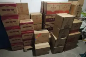北京通州警方连续打掉两处假酒窝点，查获假酒5400余瓶图片