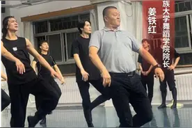 “网红”院长姜铁红直播间带领全网“一起奔腾”图片