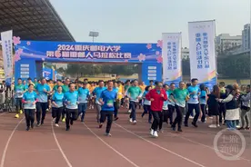 “重马”将至，80余名校友“跑”回重邮图片