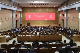 上海财经大学召开2024年度中层领导班子和中层干部年度考核述职评议会图片