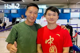 村超球王在巴黎偶遇同乡奥运冠军谢瑜：作为贵州人特别自豪，邀请他来榕江看村超图片