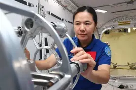 来自首位女航天飞行工程师王浩泽父母的嘱托：“孩子加油干！圆满完成国家交予的任务！”图片