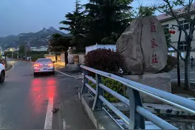 青岛8岁男童武校被打离世后的日子丨顶端100℃图片