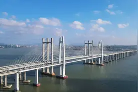 我国首条跨海高铁——福厦高铁正式通车图片