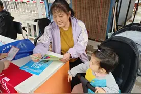 秦都区人民路街道乐育北路社区开展清明节文明祭祀宣传活动图片