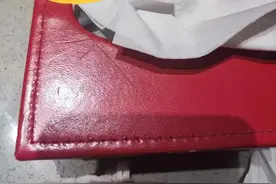事发武汉楚河汉街！顾客吐槽知名火锅店使用劣质纸巾：像头皮屑一样图片