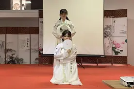 “花式”才艺展示 援佛得角中国医疗队共庆中秋图片