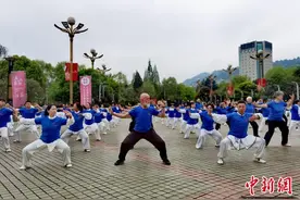 51名法国友人贵州开启人文与健康交流之旅图片