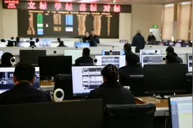 AI新技术助力郑州货列“体检”：让铁路货车更加高效运行图片