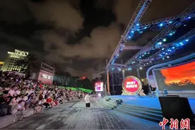 中国年轻人“花式”相亲交友 盼邂逅浪漫爱情图片