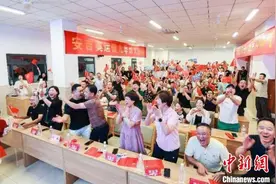 “00后”季博文皮划艇项目摘金 家人：他的坚持是值得的图片