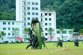 “枪王”对决！多图直击武警广东总队岭南腹地实战化训练现场图片