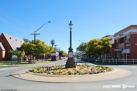 澳大利亚小镇惊现地球最大陨石坑，撞击结构直径达520公里图片