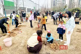 亲子家庭认养小树苗，光谷长岭社区举办3·12主题植树活动图片