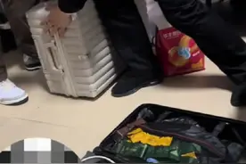 高校回应禁止学生外带食物进校：已收到反馈，正在处理图片