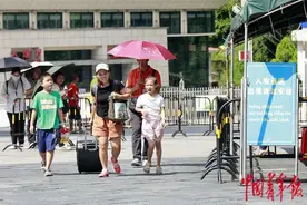 广西友谊关口岸出入境人员及货车均大幅增长图片