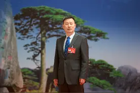 全国人大代表丁士启：绿色低碳发展要下好创新先手棋图片