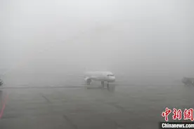 中国东方航空C919成功首航上海至重庆航线图片