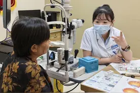 东莞：七旬老人白内障久拖不治，青光眼发作右眼视力无法挽回！图片