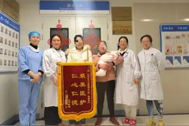 险！早产宝宝发生气胸，右肺压迫50%获救图片