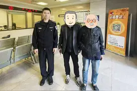靠他布鞋的一串数字，民警助走失老人找到家人图片