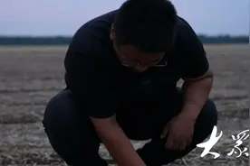 “90后”农场主的“抗旱组合拳”——铺上滴灌带，两天浇地200亩图片