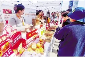 杭州启动消费帮扶金秋行动 来自全国16个省（区、市）的农特产品汇聚武林广场图片