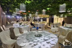 2025年春节渐行渐近 蛇年年夜饭已经开订了图片