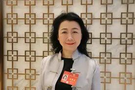 娜木拉委员：加强对青少年教育引导，铸牢中华民族共同体意识图片
