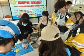 逛庙会、赏珠江，40余名骑手在越秀欢度元宵图片