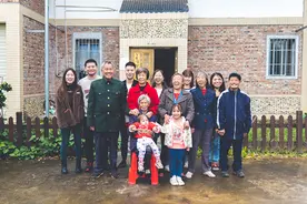 情暖重阳！百岁老人拍下第一张全家福图片