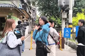 成都“迪士尼”爆火惹居民苦恼，社区已安排管理打卡点图片