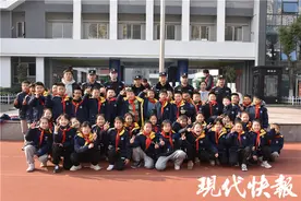 南京特警走进小学，为孩子们带来安全课图片