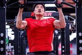 改善形体缓解疼痛，奥运冠军着迷的引体向上，普通人也该操练起来图片