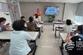 金家岭街道秦岭路社区举办螺钿胸针手工创意活动 共赏非遗之美图片