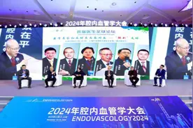 足球用脚踢，还得用心踢 首届医生足球论坛解密球员成功之道图片