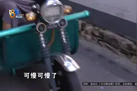 深夜小巷一瞬间，它压在他身上，她也压在他身上图片