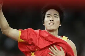 秀我中国｜重温奥运记忆：“亚洲闪电”刘翔破纪录图片