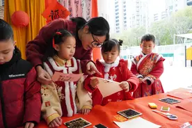 糖画、书法、雕刻，杭州这家幼儿园以特别的方式开启新学期图片