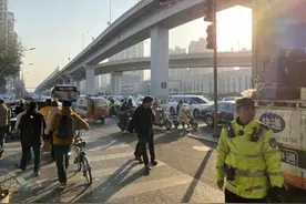 罚款二十！骑自行车的朋友请注意→图片